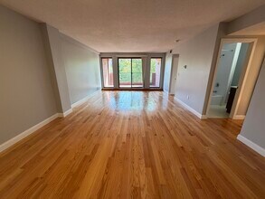 Building Photo - 1751 Beacon St