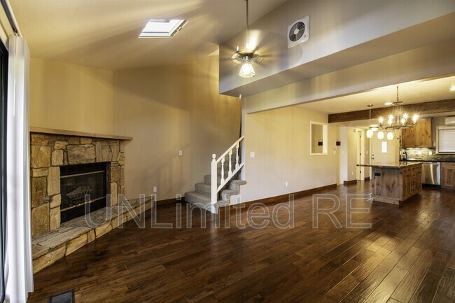 Foto del edificio - 2438 N Earle Dr