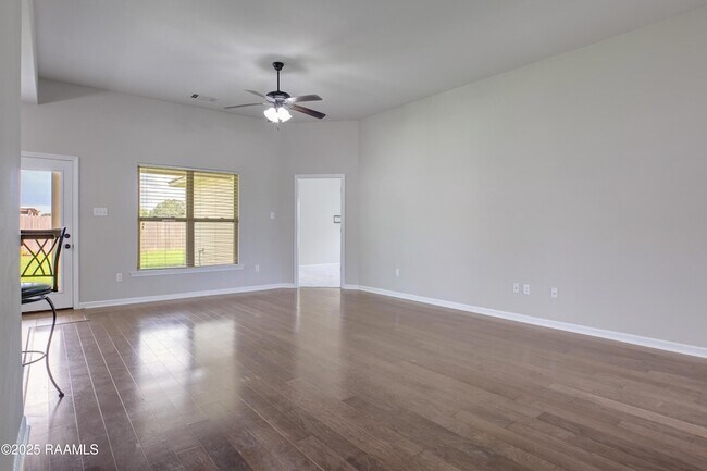 Foto del edificio - 132 Timber Edge Dr