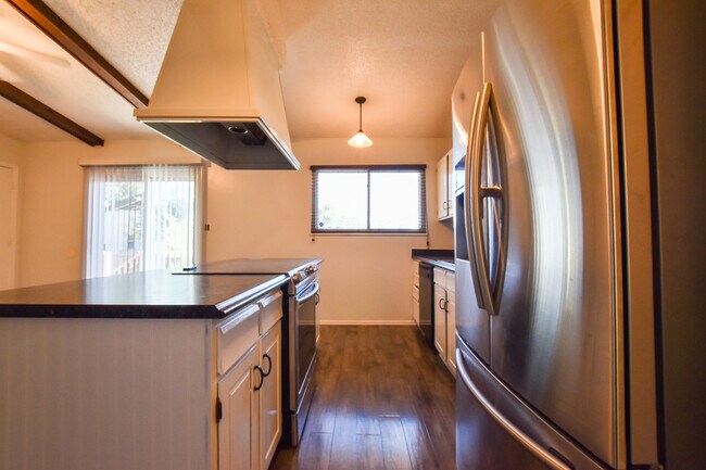 Foto del edificio - 4925 Hackamore Dr N