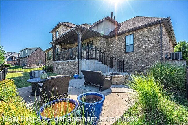 Foto del edificio - 4 br, 3.5 bath House - 4625 Roundup Rd