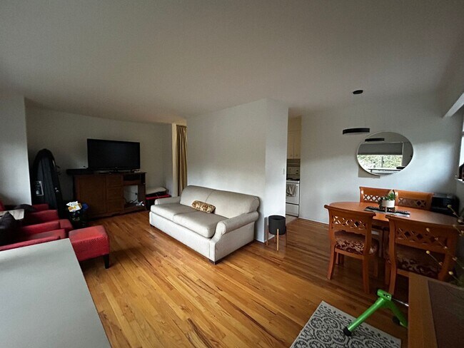 Photo du bâtiment - 357 W 4th St