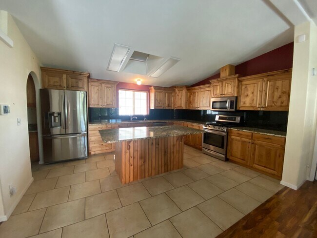 Foto del edificio - 3 Bed - 2 Bath, Beautiful Home in Riverdal...