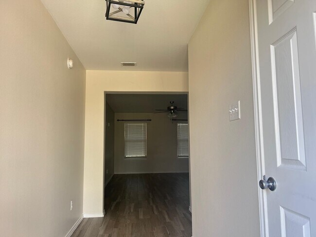 Building Photo - 5407 Simbrah Dr