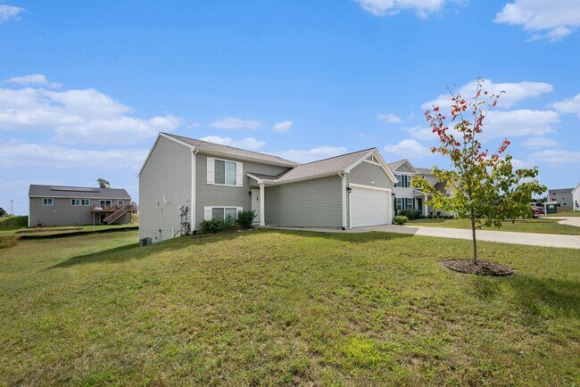 Foto del edificio - Spacious and well-maintained home for lease