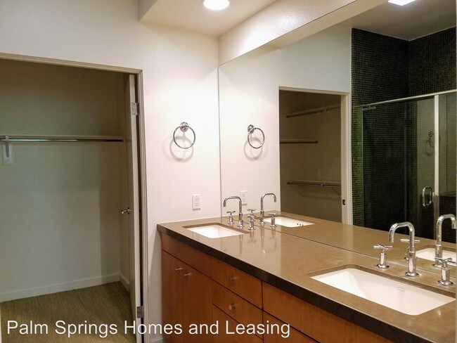 Building Photo - 940 E Palm Canyon Dr