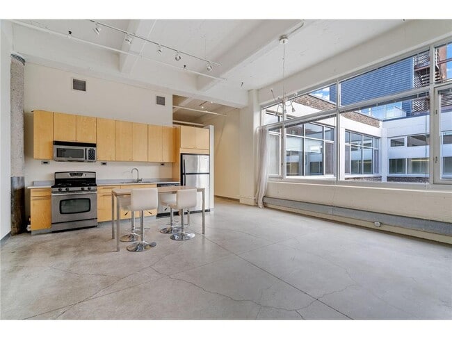 Building Photo - 700 N Washington Ave