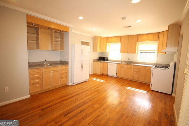 Building Photo - 969 S Columbia Dr