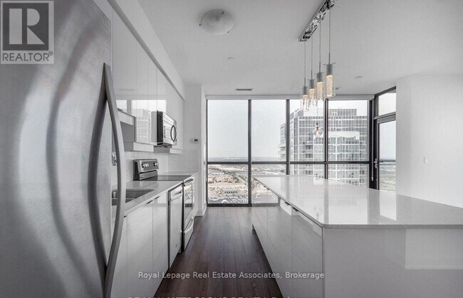 Building Photo - 2910 Hwy 7