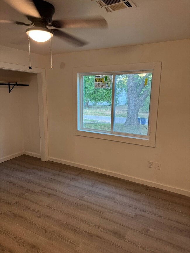 Building Photo - 710 S 11th St