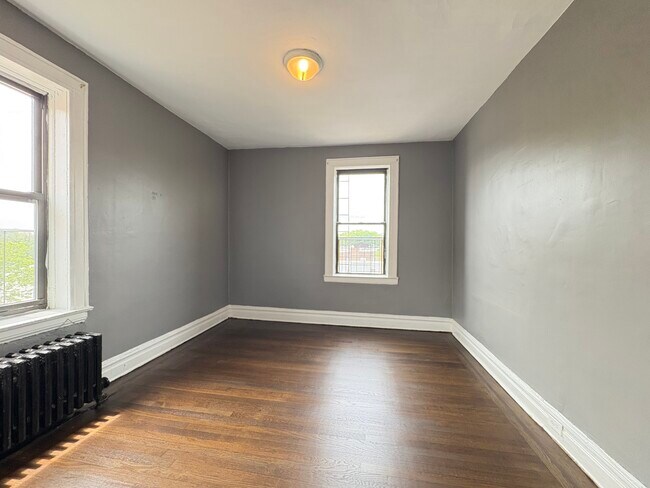 810 Broadway Ave 501 - 767 Broadway