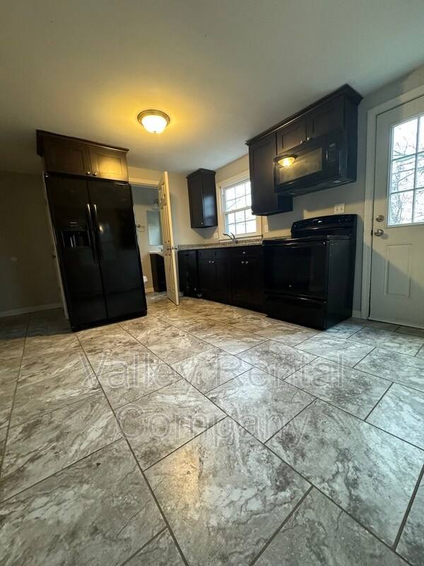 Building Photo - 87 S Silver Ln
