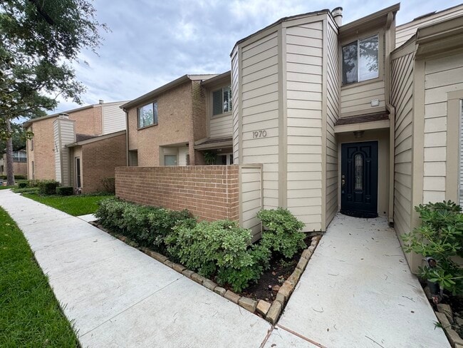 Building Photo - 1970 Augusta Dr