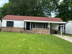 Foto principal - 3 Bedroom 2 bathroom home central air and ...