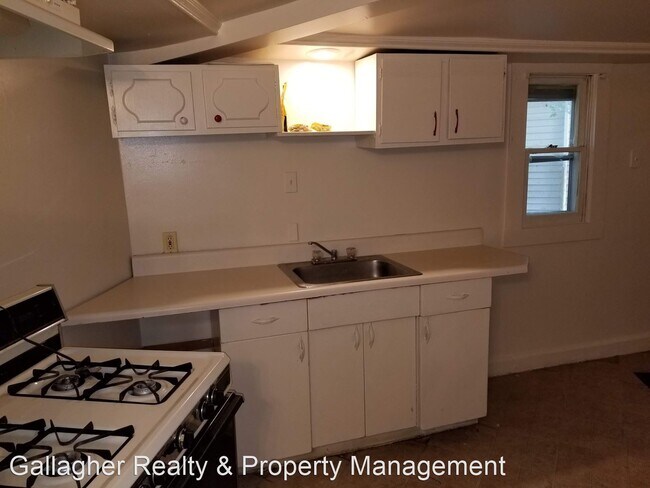Building Photo - 2 br, 1 bath House - 178 Silver St