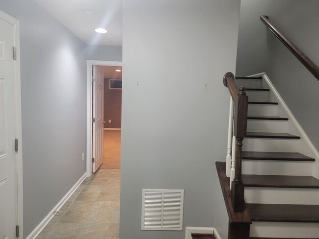 Building Photo - Lovely 3 BR/2.5 BA Townhome in Elkridge!