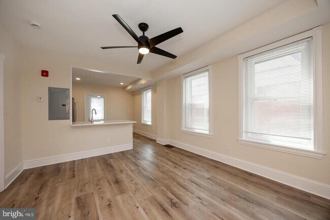 Foto del edificio - 325 W Barnard St
