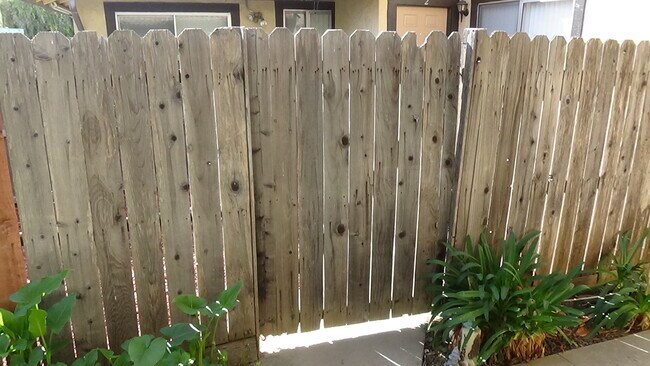 Foto del edificio - 701 Summerwood Ln