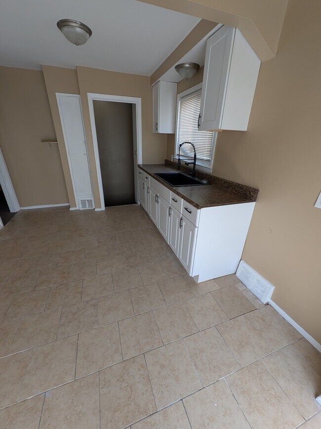 Foto del edificio - 21338 Pembroke Ave