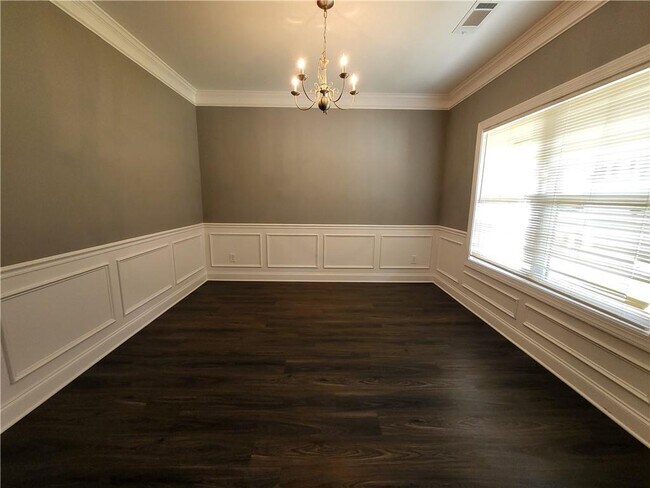 Foto del edificio - 6015 Riverwood Dr