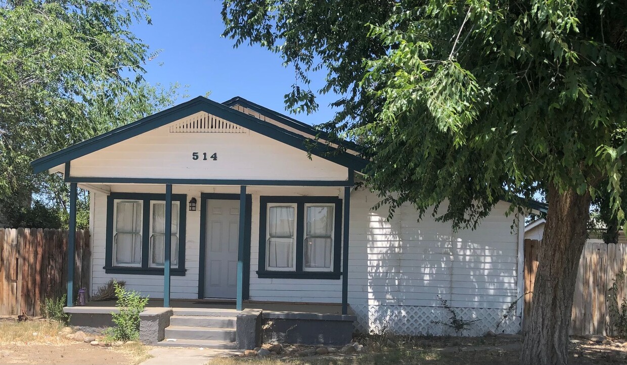 Foto principal - 3 bed 1 bath home in Bakersfield