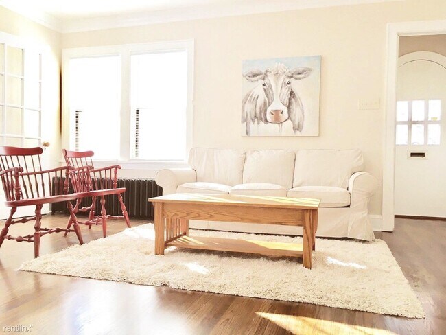 Building Photo - 4 br, 1 bath House - 1018 Russell Avenue N...