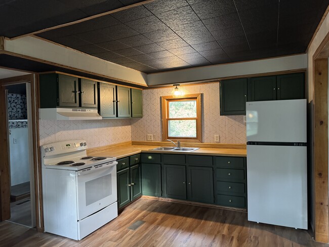 Building Photo - 66090 Wolfs Den Rd