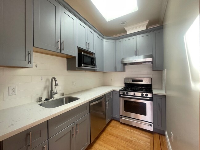 Building Photo - 524 Girard St