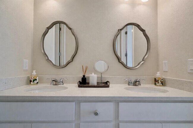 Foto del edificio - 9241 Patrimonio Loop