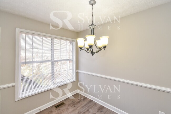 Building Photo - No extra charge for contentment and relaxa...