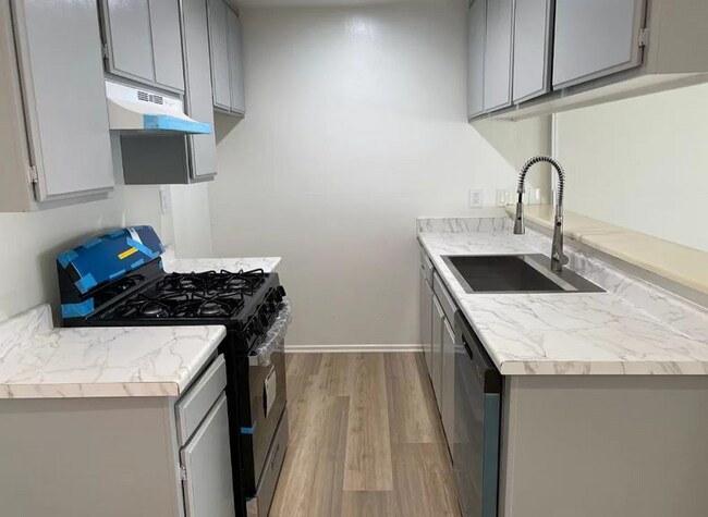 Building Photo - 14743 Sylvan St