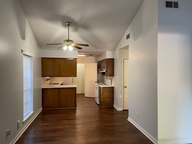 Building Photo - 608 Thelma St