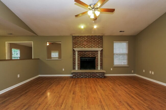 Building Photo - 17913 Sanibel Cir