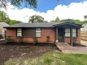 Building Photo - 4572 Violet Ave