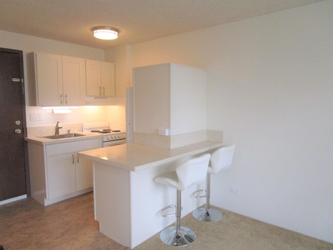 Building Photo - 1560 Kanunu St