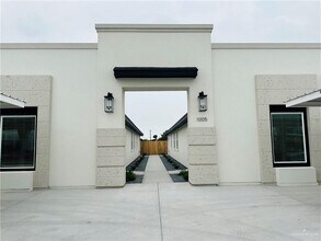 Building Photo - 1005 Sugar Gdn Dr