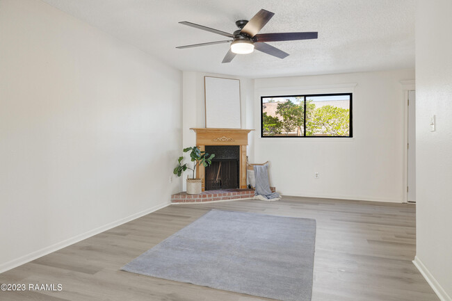 Building Photo - 110 W Bayou Pkwy