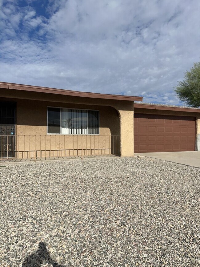 Building Photo - Unfurnished Full Time Home