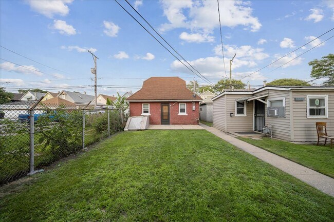 Foto del edificio - 13429 S Brandon Ave