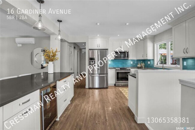 Photo du bâtiment - 5 Bedroom 2 bathroom Full House in Hillsdale