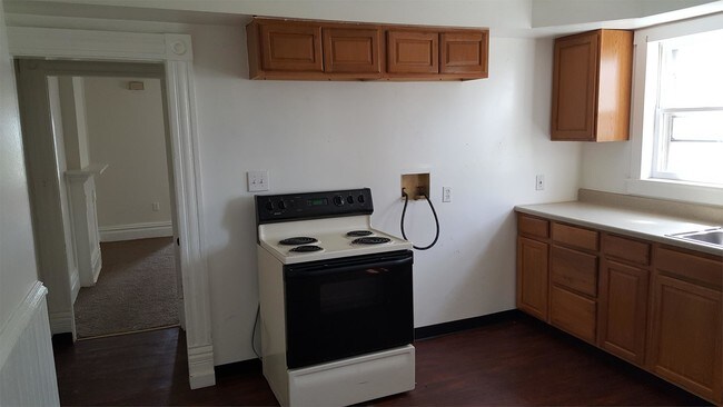 Building Photo - 472 Reynolds Ave