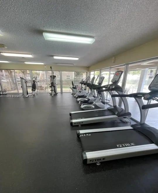 Foto del edificio - 8750 Royal Palm Blvd