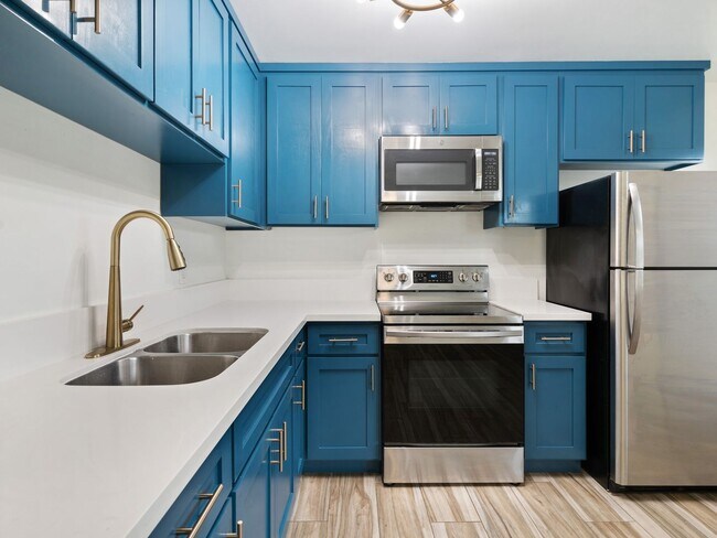 Interior Photo - 1332 Walnut Avenue