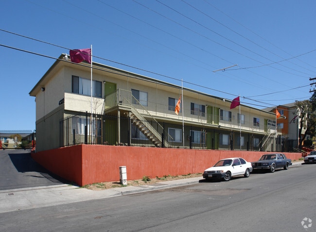 Building Photo - Villa Serena
