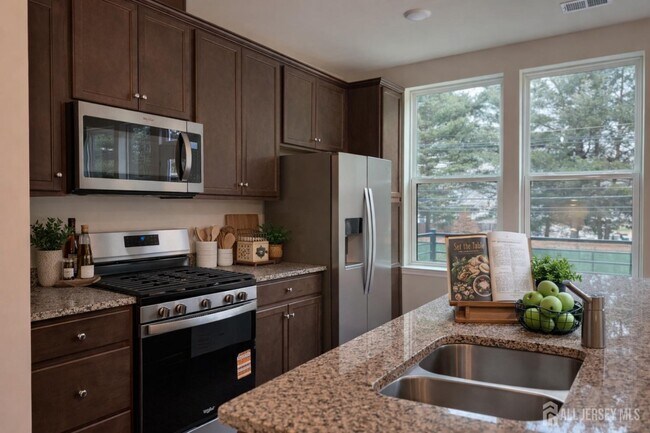 Foto del edificio - 616 Sadie Cir