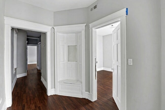 Foto del edificio - 5341 S Indiana Ave