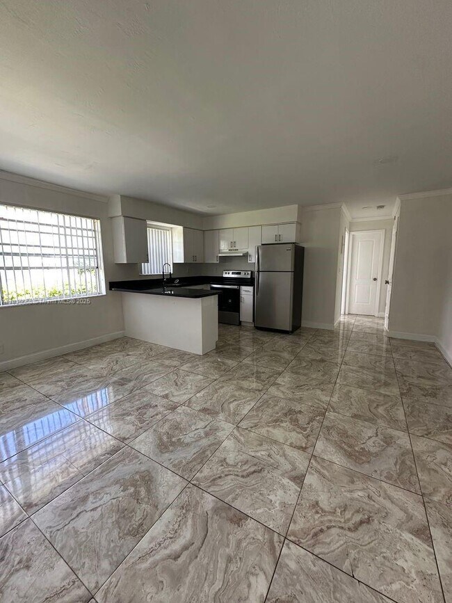 Foto del edificio - 11625 Canal Dr