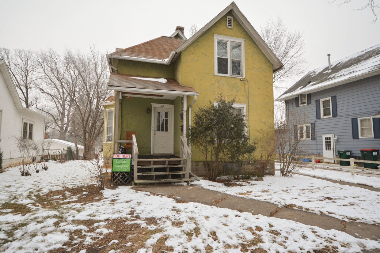 1117 1st St NW Unit 2, Rochester, MN 55901 Apartments in Rochester