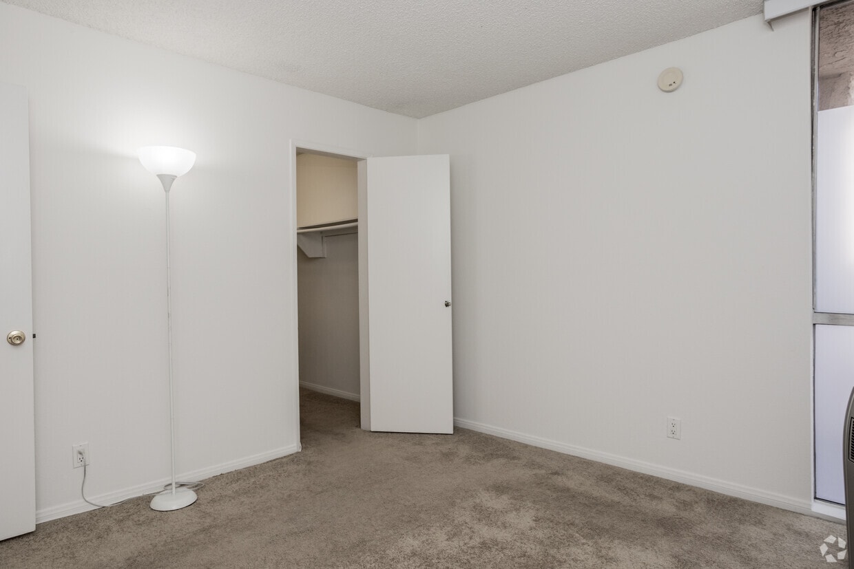 Glen Arbor Villas Apartments in Los Angeles, CA Westside Rentals