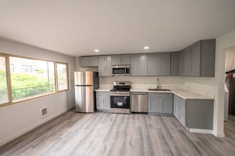 Building Photo - 1451 E Republican St